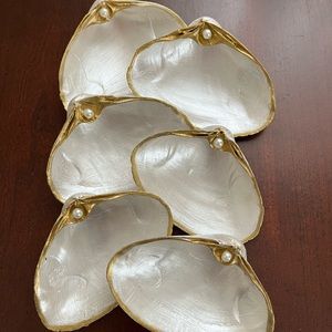 🌻Set of 6 pearl painted and gold etched shells